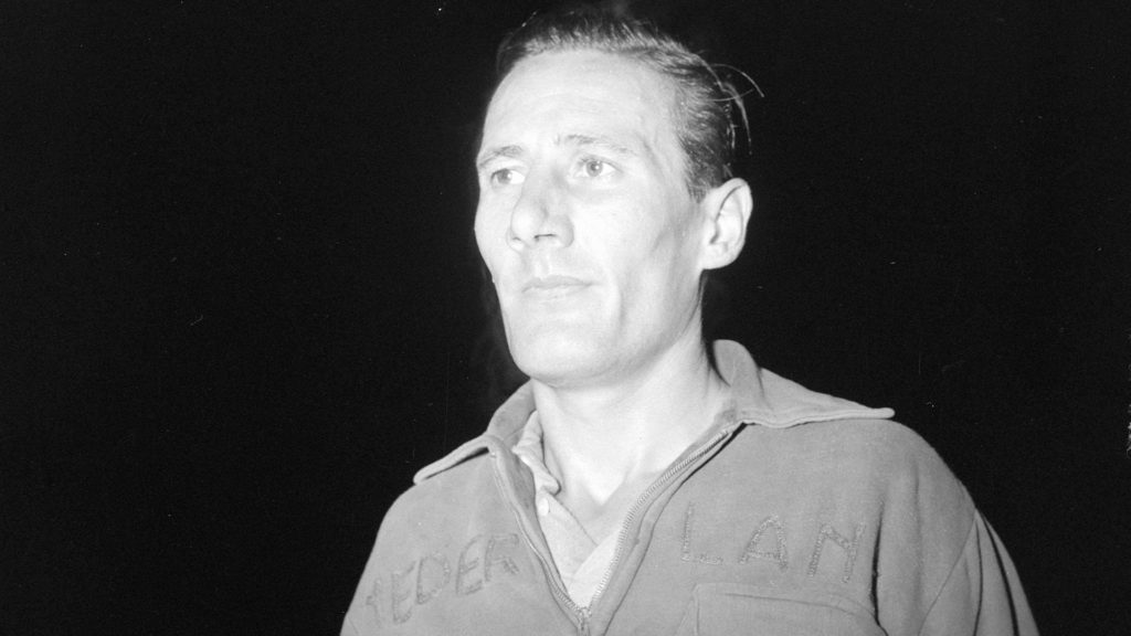 Bram Appel ging in 1943 naar Duitsland om als dwangarbeider te werken. Om zijn leven wat aangenamer te maken in Berlijn, ging hij voetballen bij Hertha. Daarnaast speelde hij zeven keer in een Nederlands dwangarbeiderselftal.